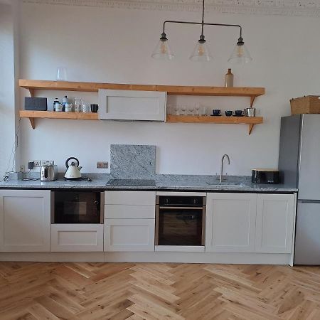 Spinnaker - Self Catering Apartment, Tenby Extérieur photo