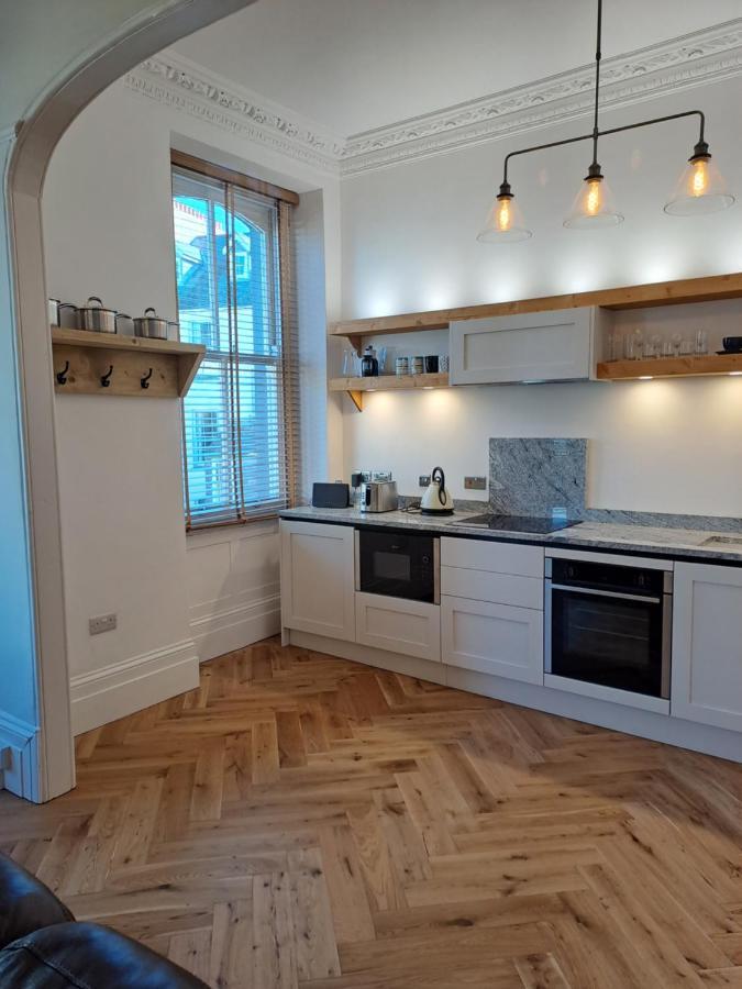 Spinnaker - Self Catering Apartment, Tenby Extérieur photo
