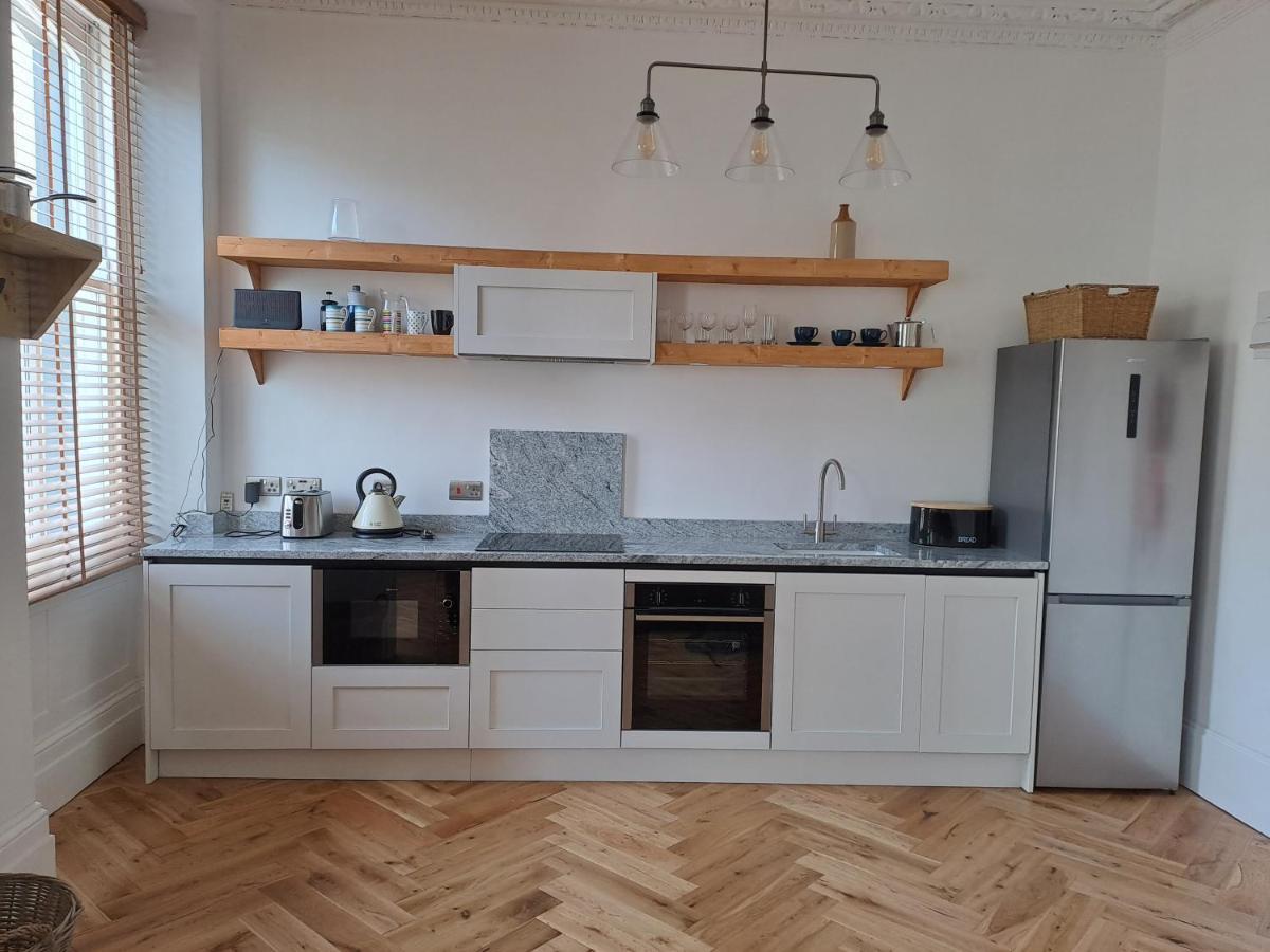 Spinnaker - Self Catering Apartment, Tenby Extérieur photo