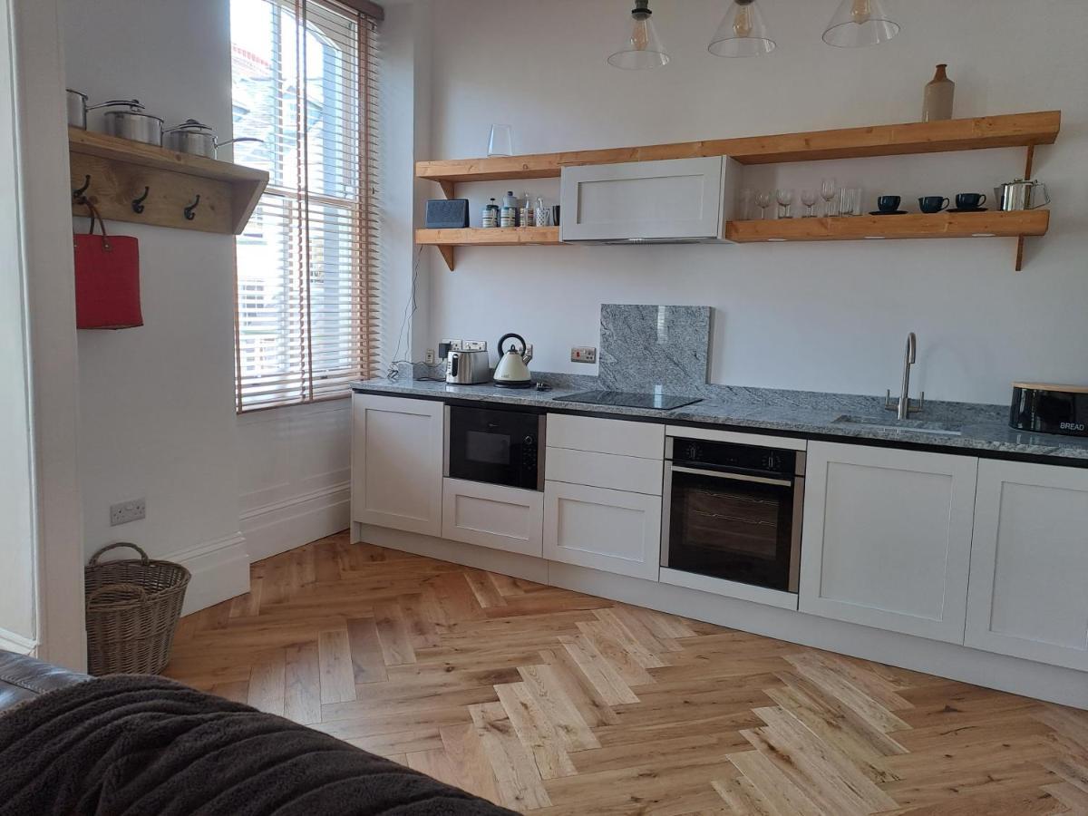 Spinnaker - Self Catering Apartment, Tenby Extérieur photo