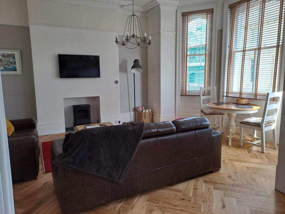 Spinnaker - Self Catering Apartment, Tenby Extérieur photo